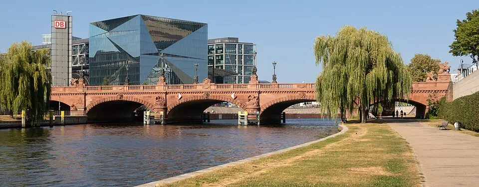 Image: Michielverbeek · CC BY 4.0 Moltke Bridge