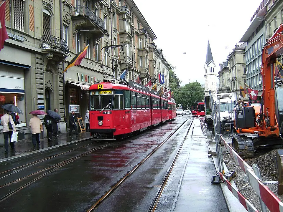 Image: Vitaly Volkov, Волков Виталий Сергеевич (user kneiphof) · CC BY 2.0 Trams in Bern