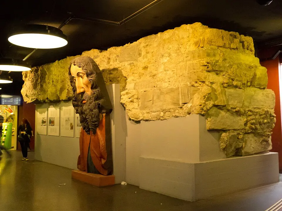 Image: Ginkgo2g · CC BY-SA 3.0 Christoffel underpass at the main station, remains of old fortifications