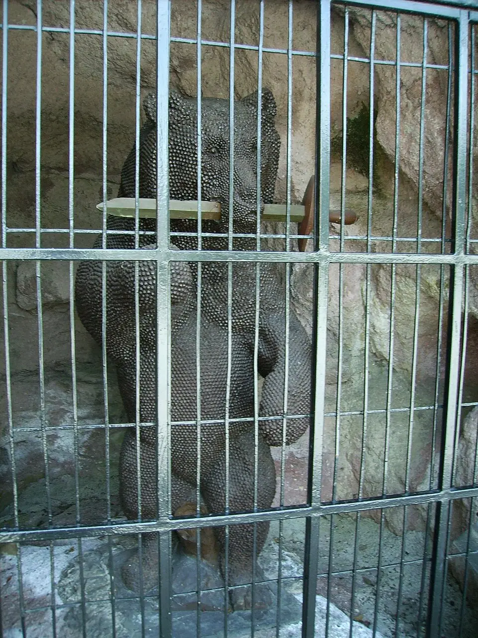 sog. „Wehrbär“ und Bärenhöhle