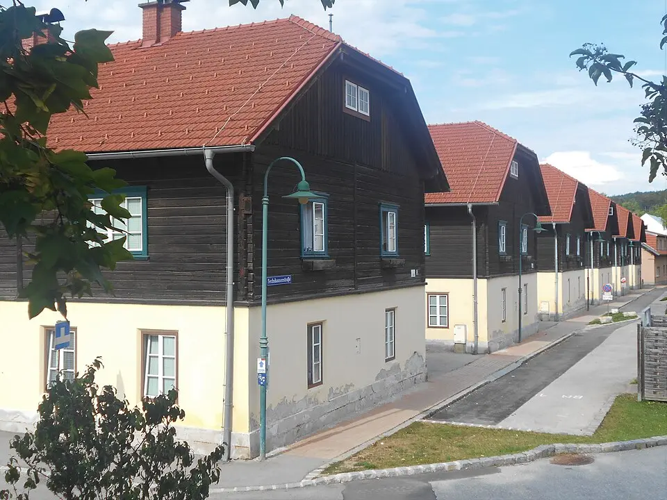 Bild: Clemens Mosch · CC BY-SA 4.0 Arbeiter- /Angestelltenwohnhausanlage, Siedlung Sechshaus