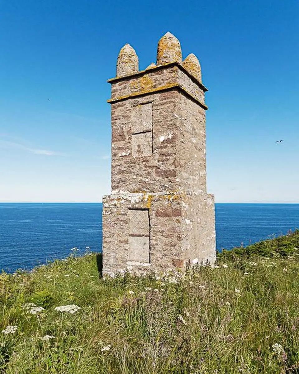 North Tower, Berriedale Navigation Beacons