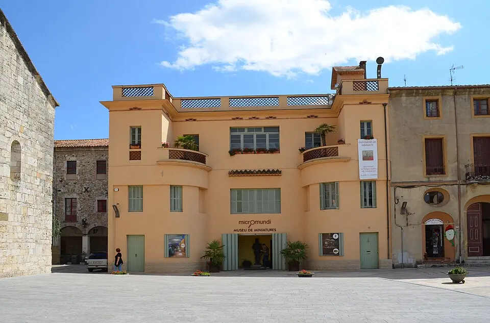 Museo de Miniaturas y Microminiaturas de Besalú