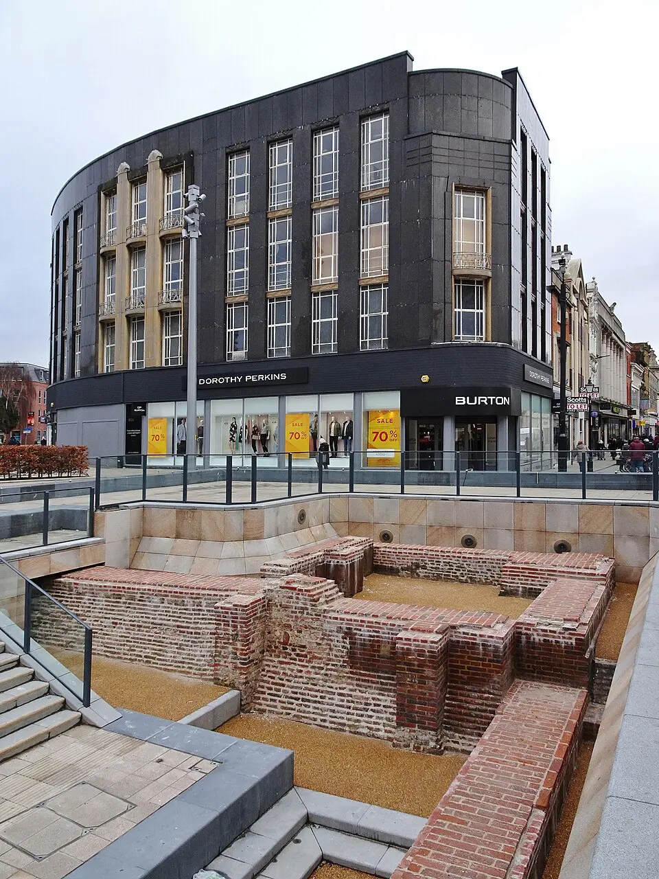 Obrázok: Bernard Sharp · CC BY-SA 2.0 Beverley Gate and adjacent archaeological remains forming part of Hull's medieval and post-medieval defences