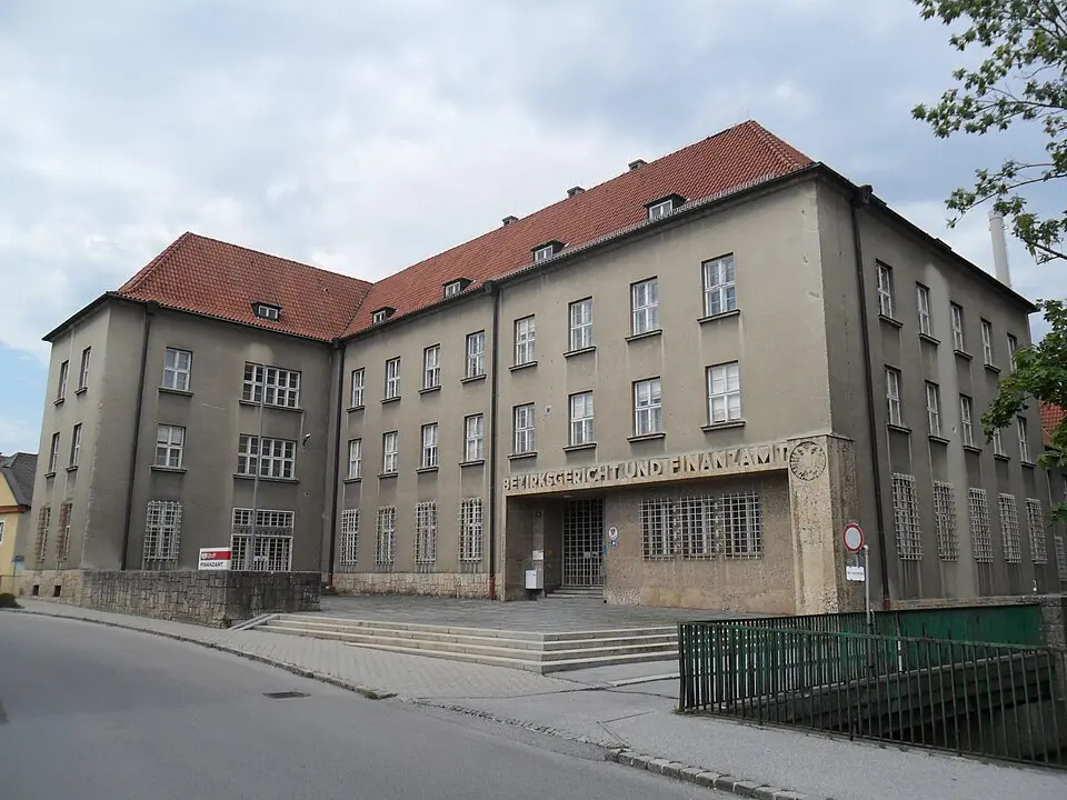 Gerichts- und Amtsgebäude