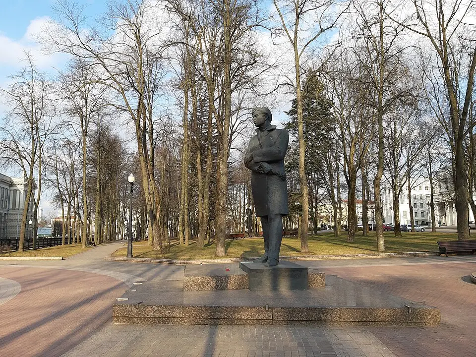 помнік Максіму Багдановічу
