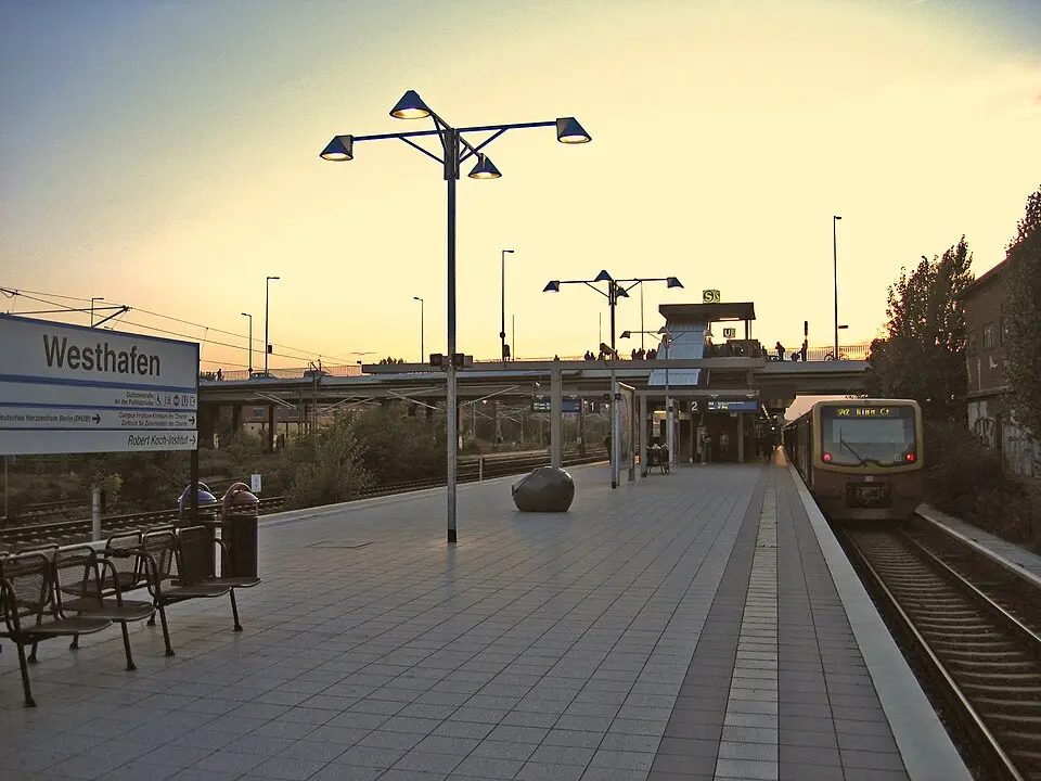 Bahnhof Berlin Westhafen