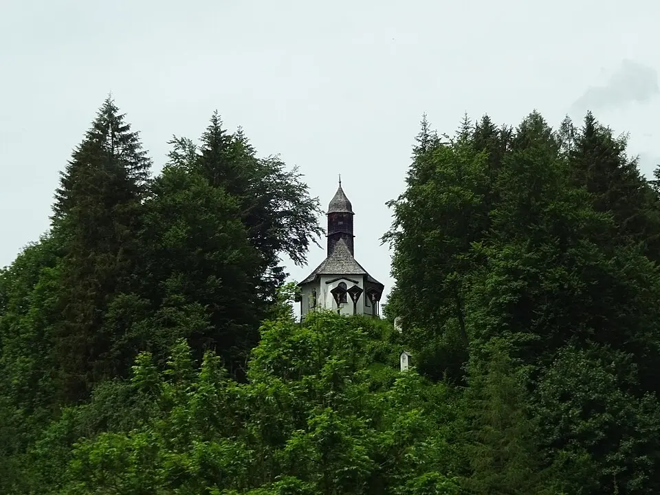 Slika: Luftschiffhafen · CC BY-SA 4.0 Kreuzweg, Kreuzigungsgruppe, Kapelle Maria Opferung