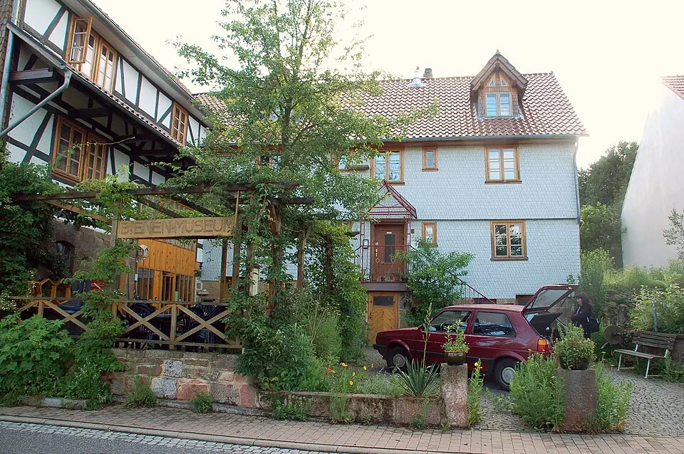 Slika: Fritz Geller-Grimm · CC BY-SA 3.0 Lebendiges Bienenmuseum Knüllwald