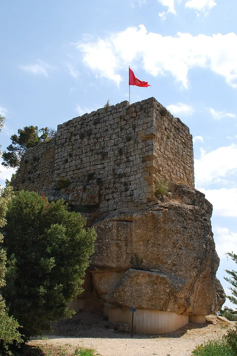 Slika: Juanje 2712 · CC BY-SA 3.0 grad San Esteban de Deyo