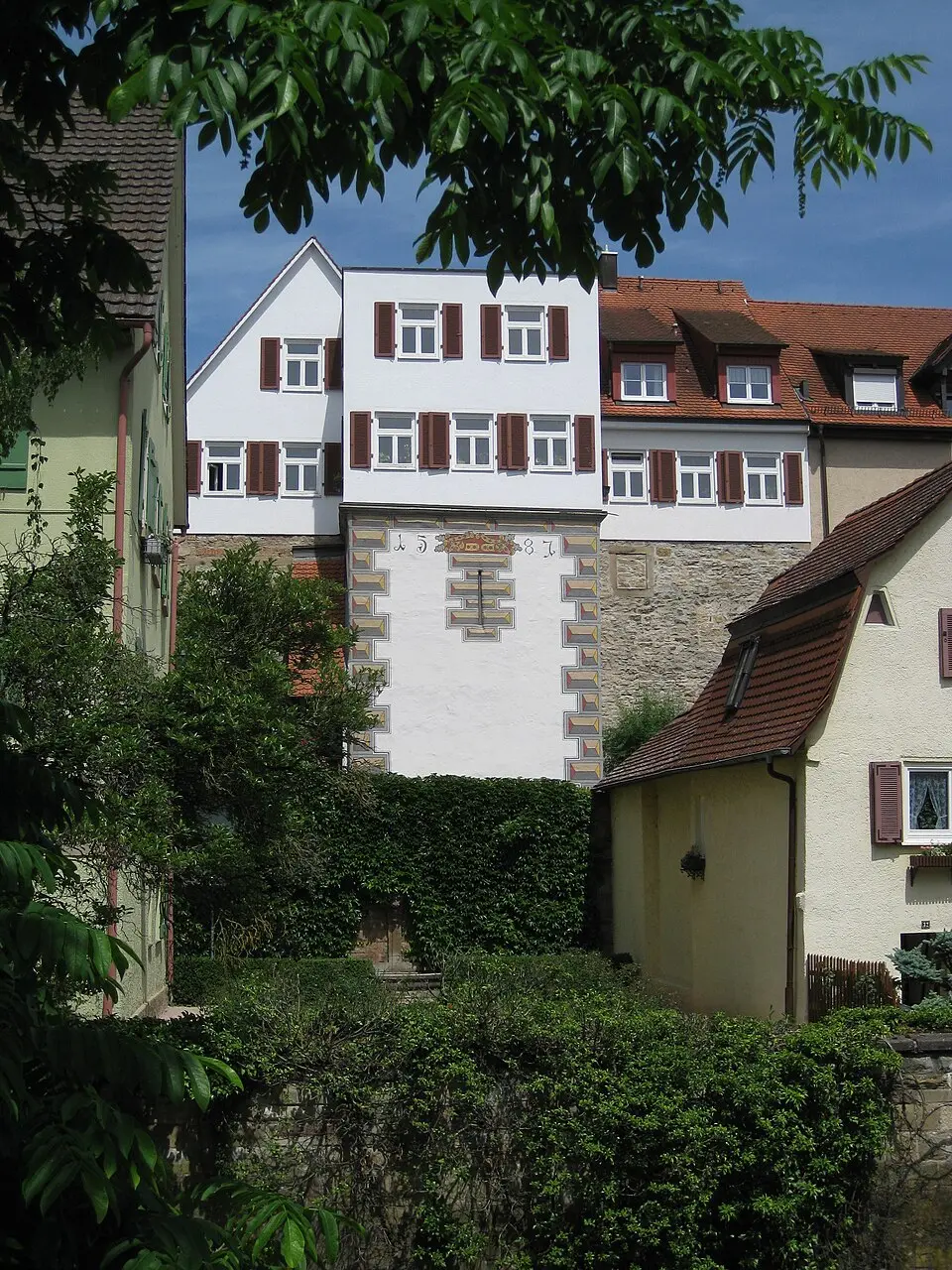 Hauptstraße 45, Bemalter Turm