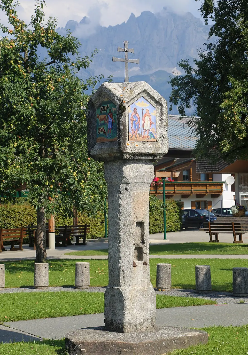 Römer-Marterl, Römer-Stoa