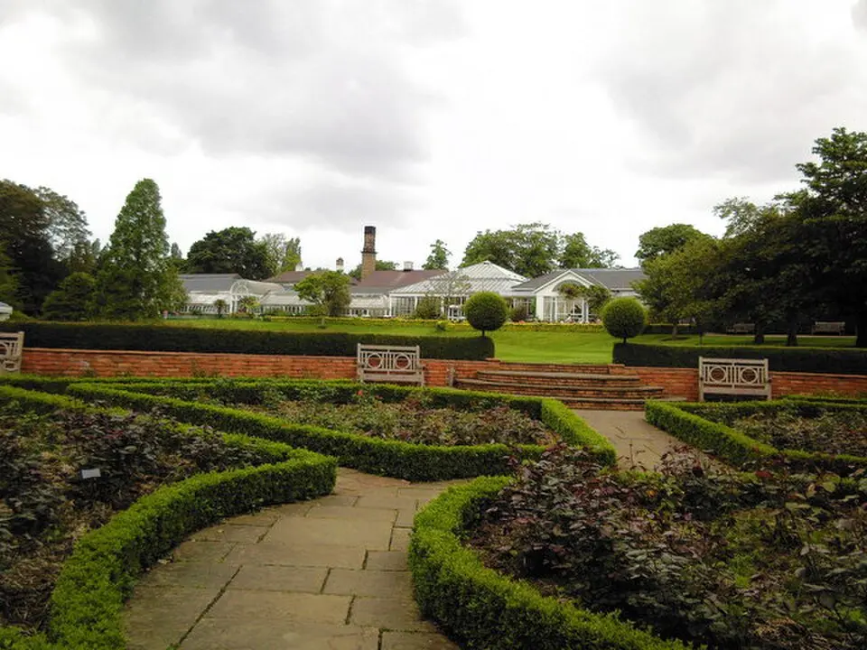 Image: Annette Randle · CC BY-SA 2.0 Birmingham Botanical Gardens
