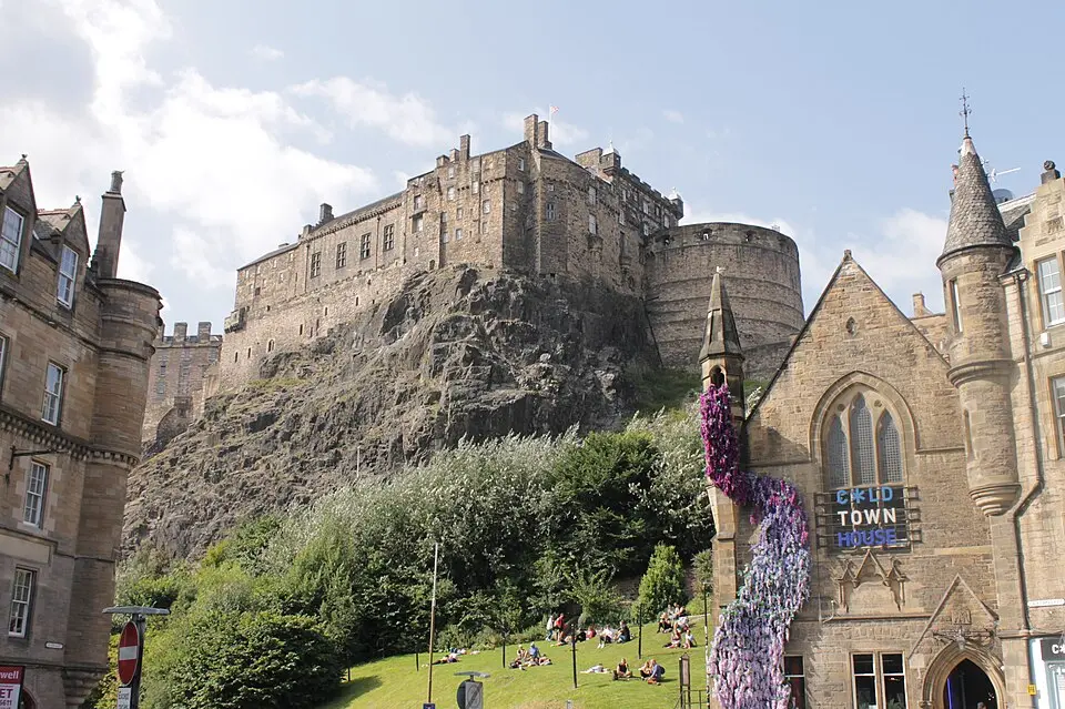 Kép: Stephencdickson · CC BY-SA 4.0 edinburgh-i vár