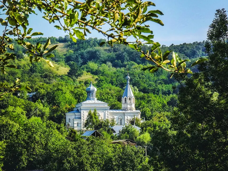 Biserica „Acoperământul Maicii Domnului”