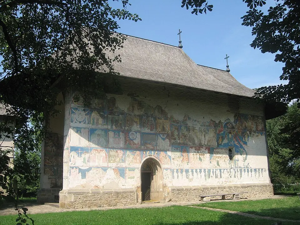 Cerkev obglavljenja sv. Janeza Krstnika, Arbore