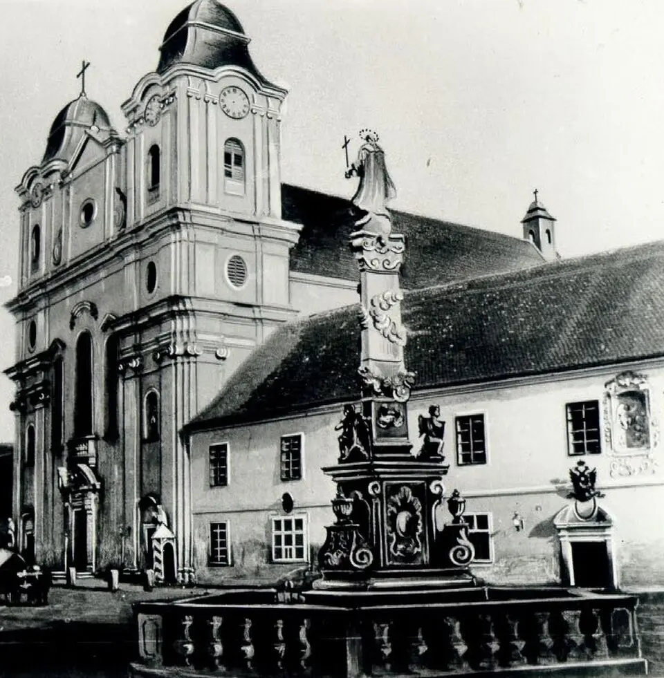 Statuia Fecioarei Maria din Cluj
