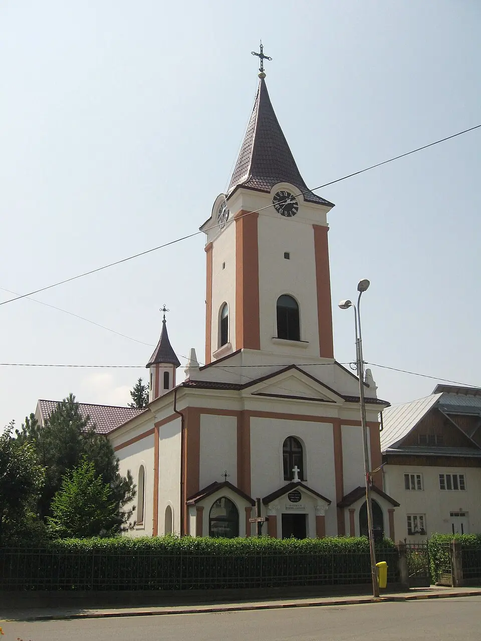 Obrázok: Cezar Suceveanu · CC BY 3.0 Biserica Preasfânta Treime din Gura Humorului