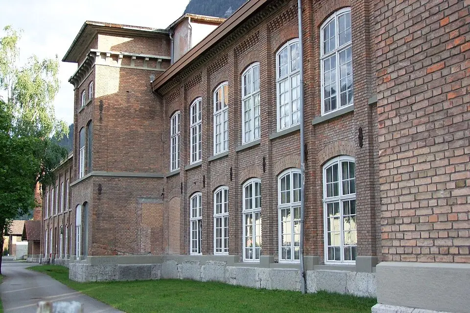 Spinnerei Klarenbrunn - Fabriksgebäude, Kraftzentrale, Kanal