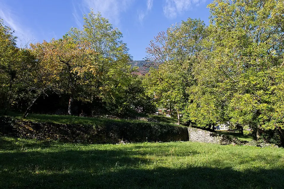 Ruine des mittelalterlichen Château-Vieux