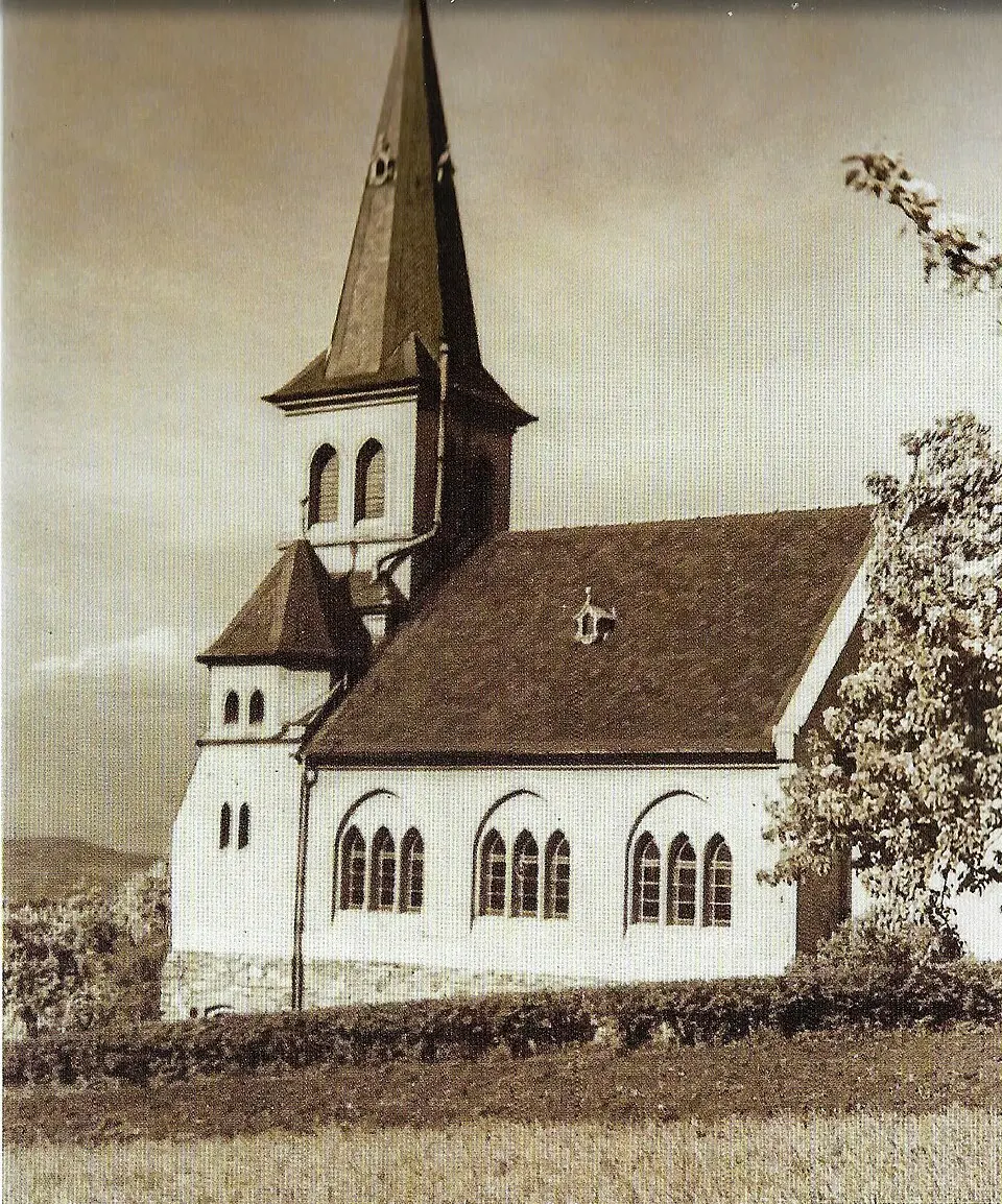 Bild: Národní archiv (fotografie), soukromá sbírka (pohlednice) National Archives Prague (photo), private collection (postcard) · Public domain Evangelische Kirche (Bořislav)