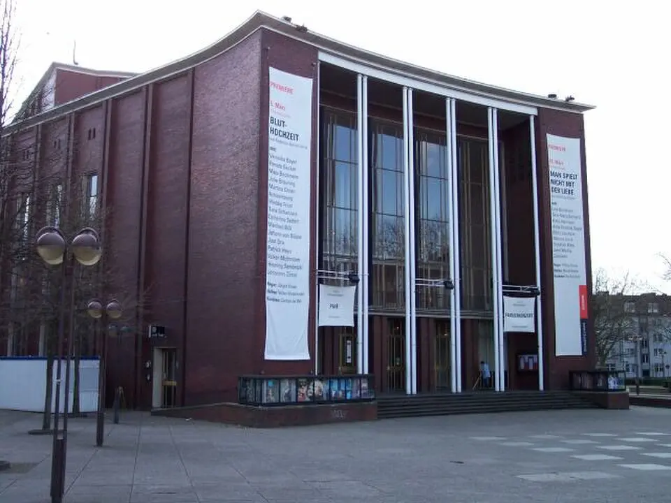 Image: de:User:Stahlkocher · CC BY-SA 3.0 Schauspielhaus Bochum
