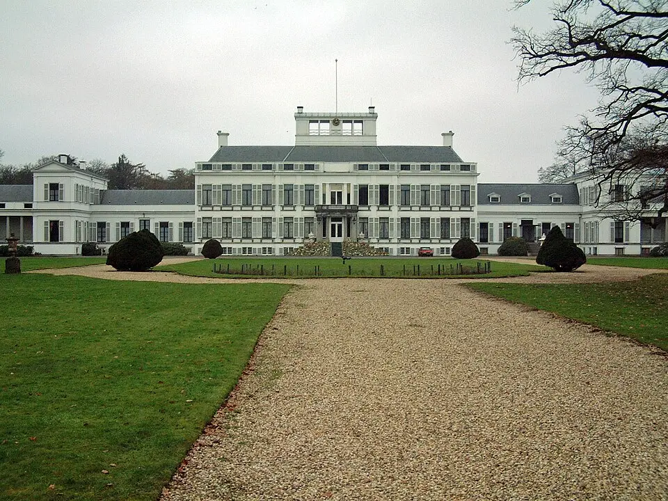 Immagine: Bouke at Dutch Wikipedia · CC BY-SA 3.0 Palazzi e ville
