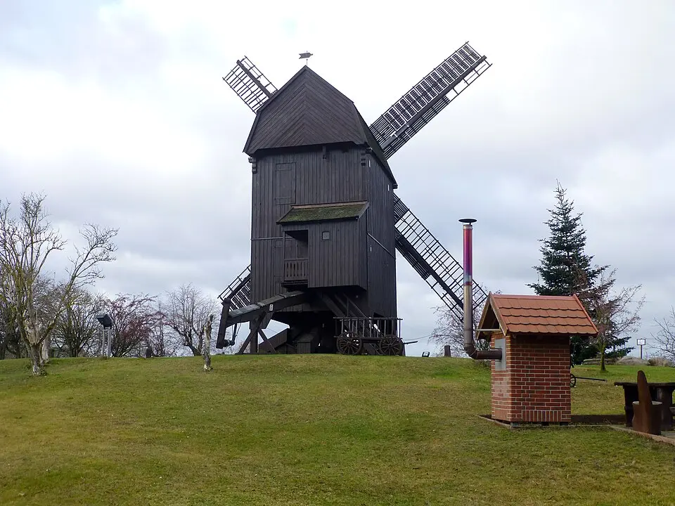 Image: Muck · CC BY-SA 4.0 Bockwindmühle Inselstadt