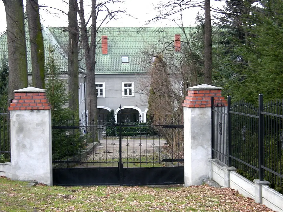 Klasztor jezuitów ob. oblatów (nr 66) w Bodzanowie