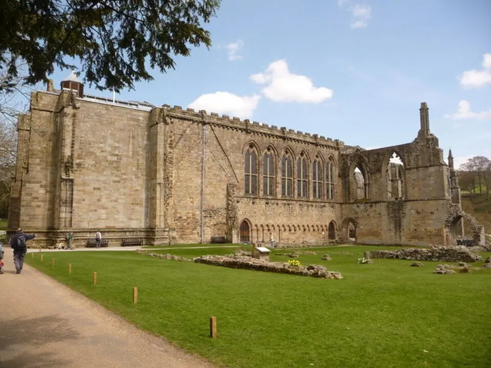 Image: Chris Downer · CC BY-SA 2.0 Bolton Abbey