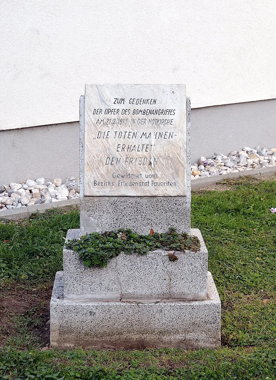 Denkmal Bombenopfer 21.02.1945 am Stefan-Fadinger-Platz