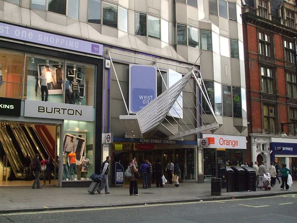 Immagine: Sunil060902 · CC BY-SA 3.0 stazione di Bond Street