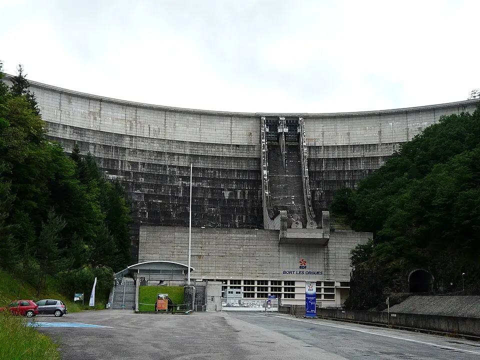 barrage de Bort-les-Orgues