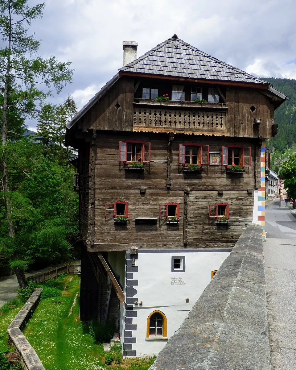 Wohnhaus, Brückenkeusche, ehem. Mühle