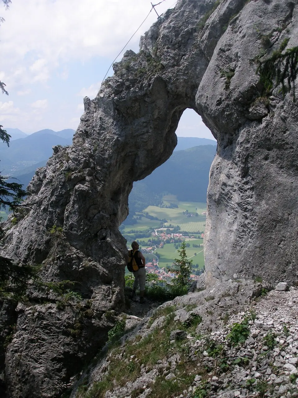 Obrázok: RoBerge · Public domain Felstor Breitensteiner Fenster