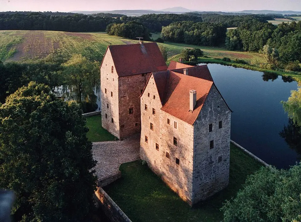 Slika: CSvBibra at German Wikipedia · Public domain Burg Brennhausen