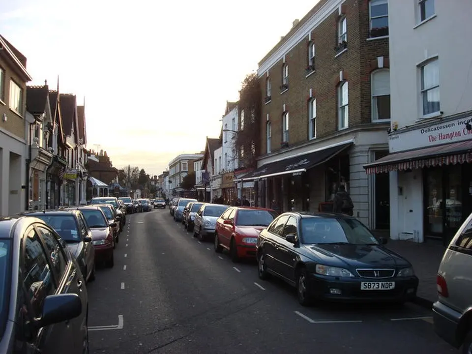 Image: Oxyman · CC BY-SA 2.0 Molesey