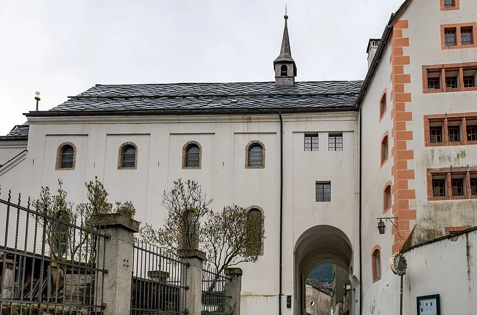 Immagine: Tilman2007 · CC BY-SA 4.0 Kloster St. Ursula, Klosterkirche Heilige Dreifaltigkeit und Metziltenturm