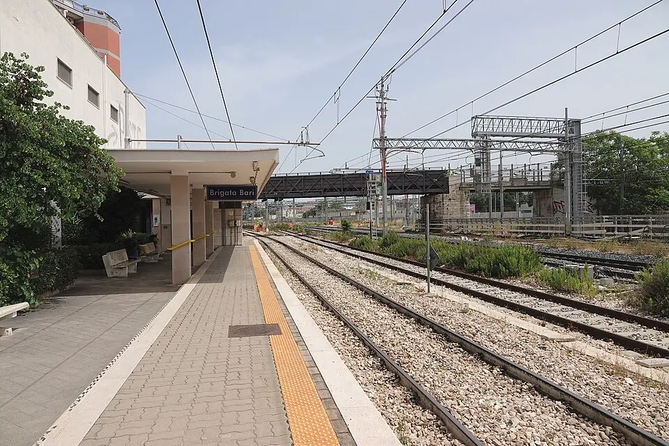 Brigata Bari railway halt
