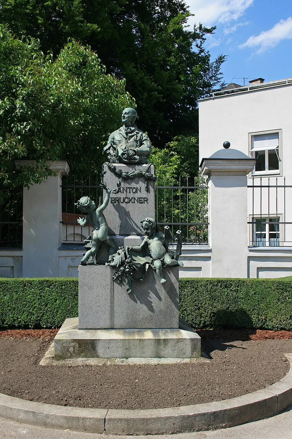 Bild: Foto: Christoph Waghubinger (Lewenstein) / Denkmal: Victor Tilgner und Friedrich (Fritz) Zerritsch · CC BY-SA 3.0 Anton Bruckner-Denkmal