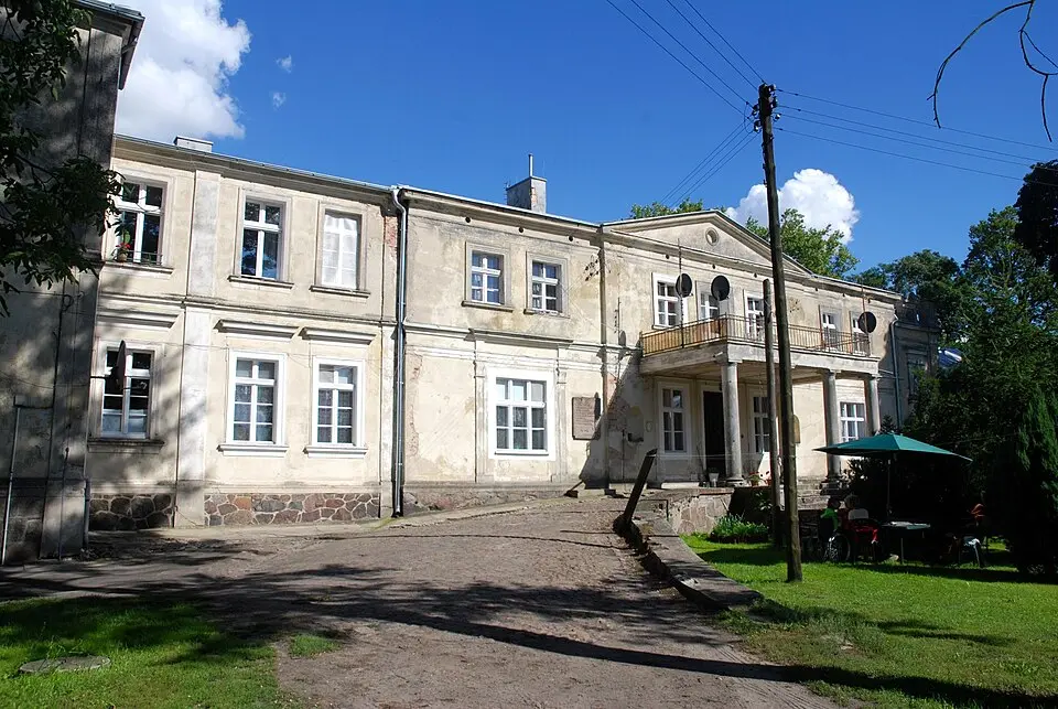 Pałac (dec.: dwór) w Bruczkowie