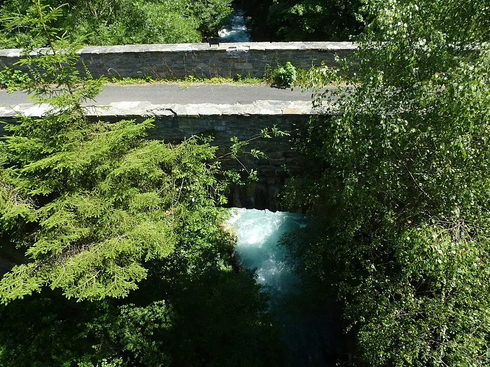 Obrázek: Chfono · CC BY-SA 3.0 AT Brücke Dölach