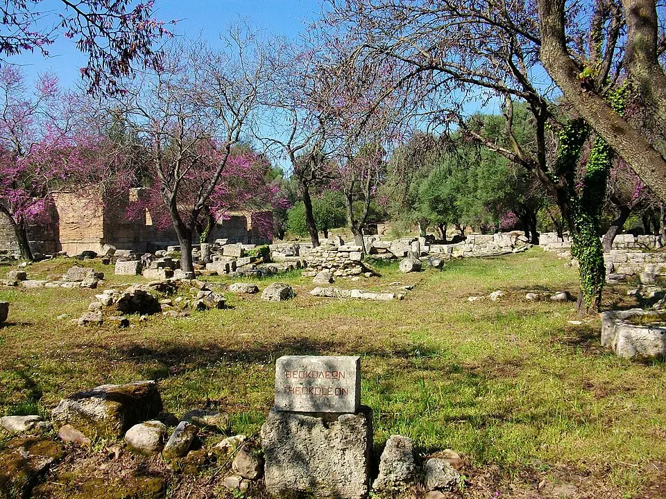 Θεηκολεών