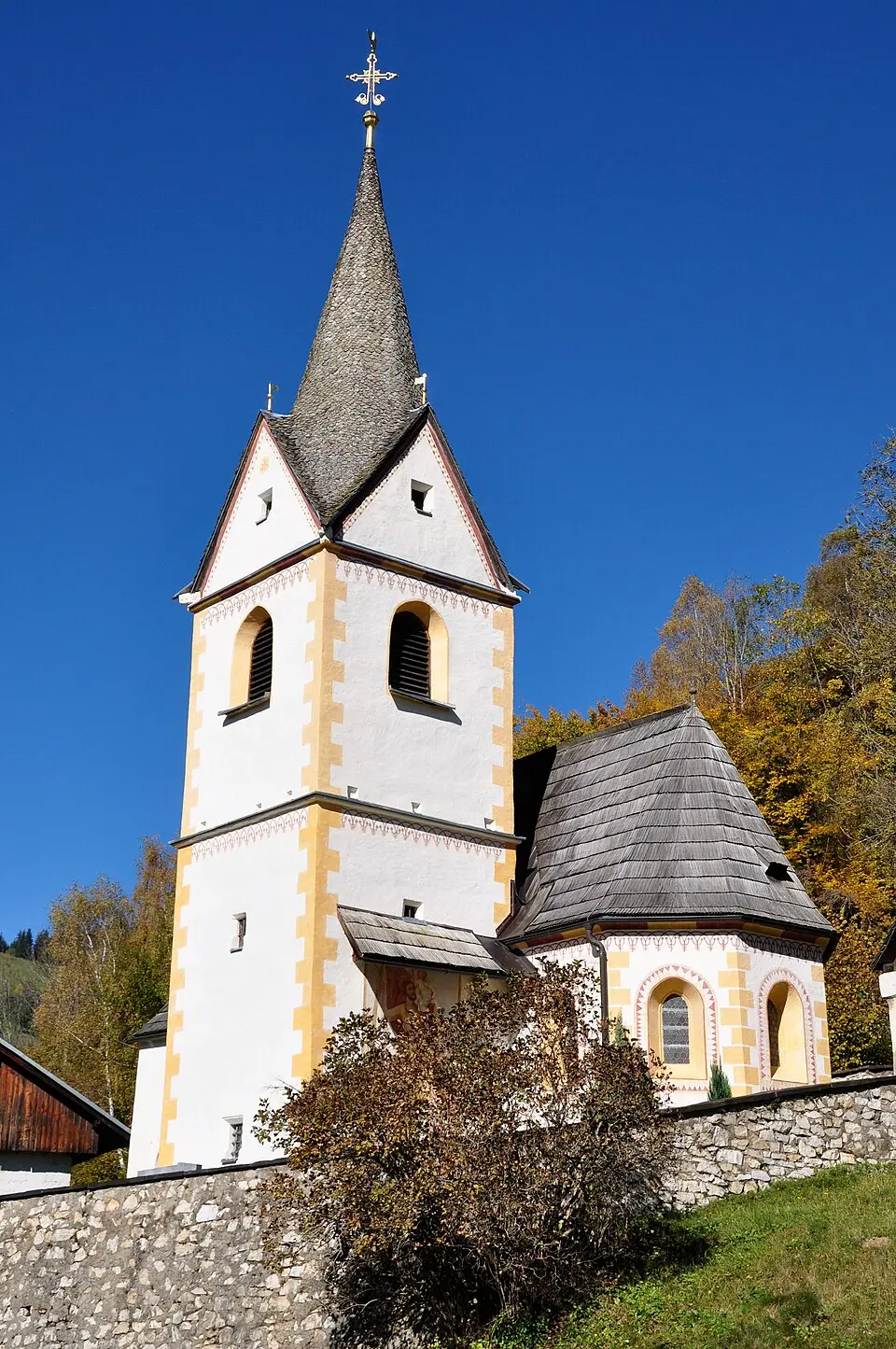 Kath. Filialkirche hl. Michael mit Kirchhof