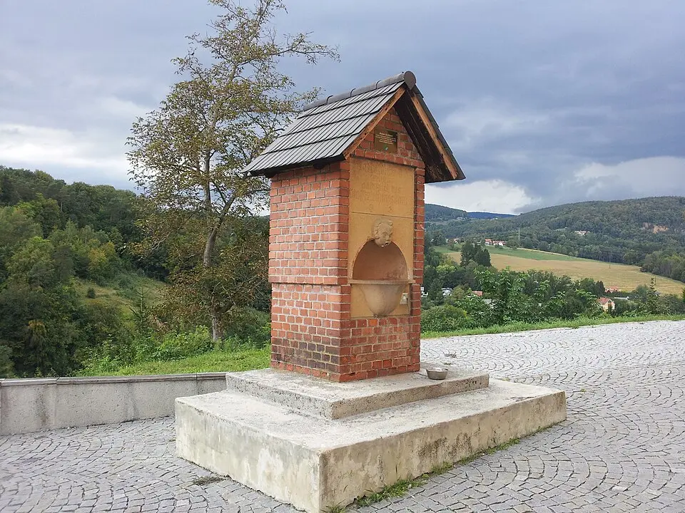 Image: Gugganij · CC BY-SA 3.0 Fountain at Mariatrost basilica