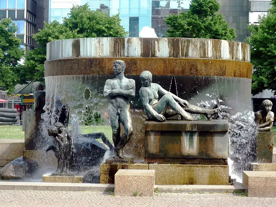 Brunnen "Lebensalter" auf dem Wittenbergplatz