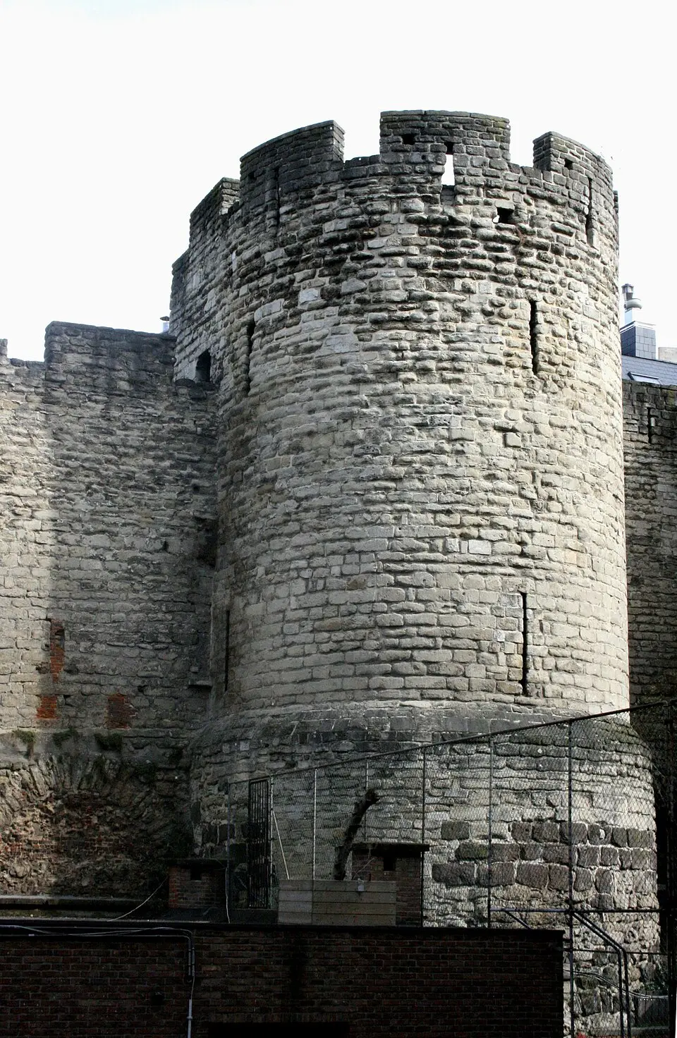 Overblijfselen van de eerste stadsomwalling van Brussel (mur)