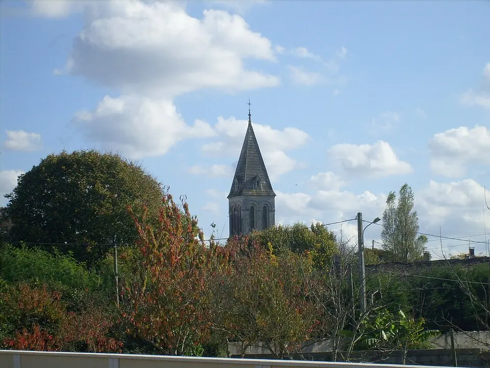 Image: Cobber17 · CC BY-SA 3.0 Brie-sous-Mortagne
