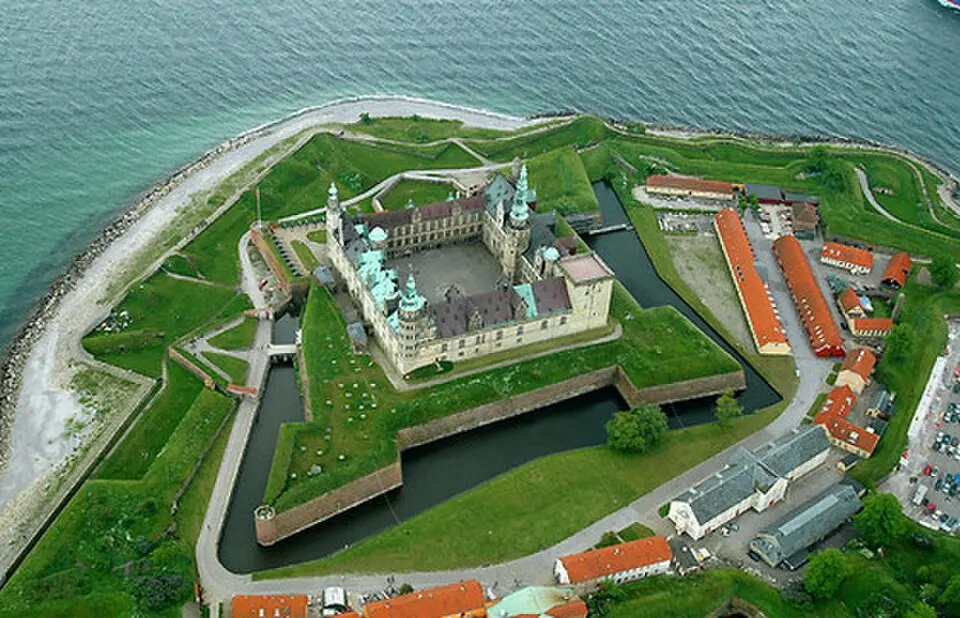 Dvorci