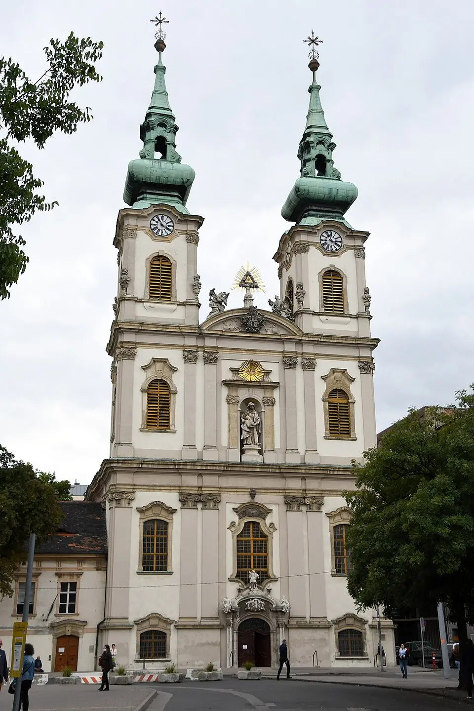 Felsővízivárosi Szent Anna-plébániatemplom